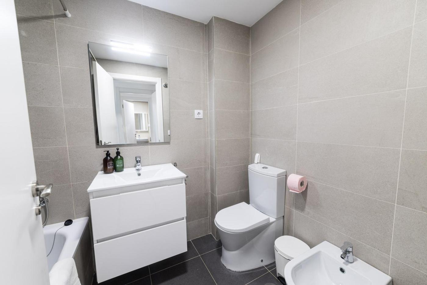 Apto. Con Piscinas Y Gym A 800 Metros De Playa Apartment *